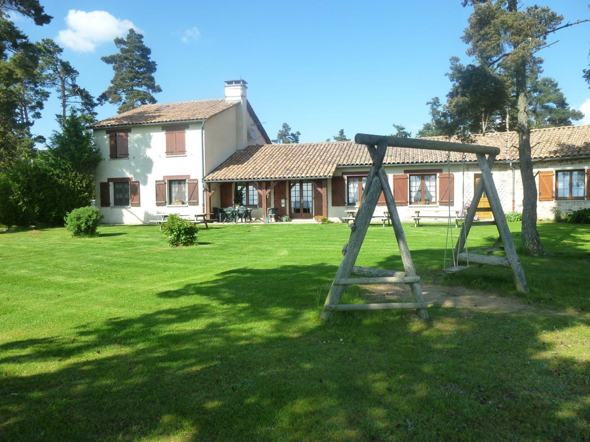 Auberge les Volpilières Ruynes-en-Margeride Exterior foto